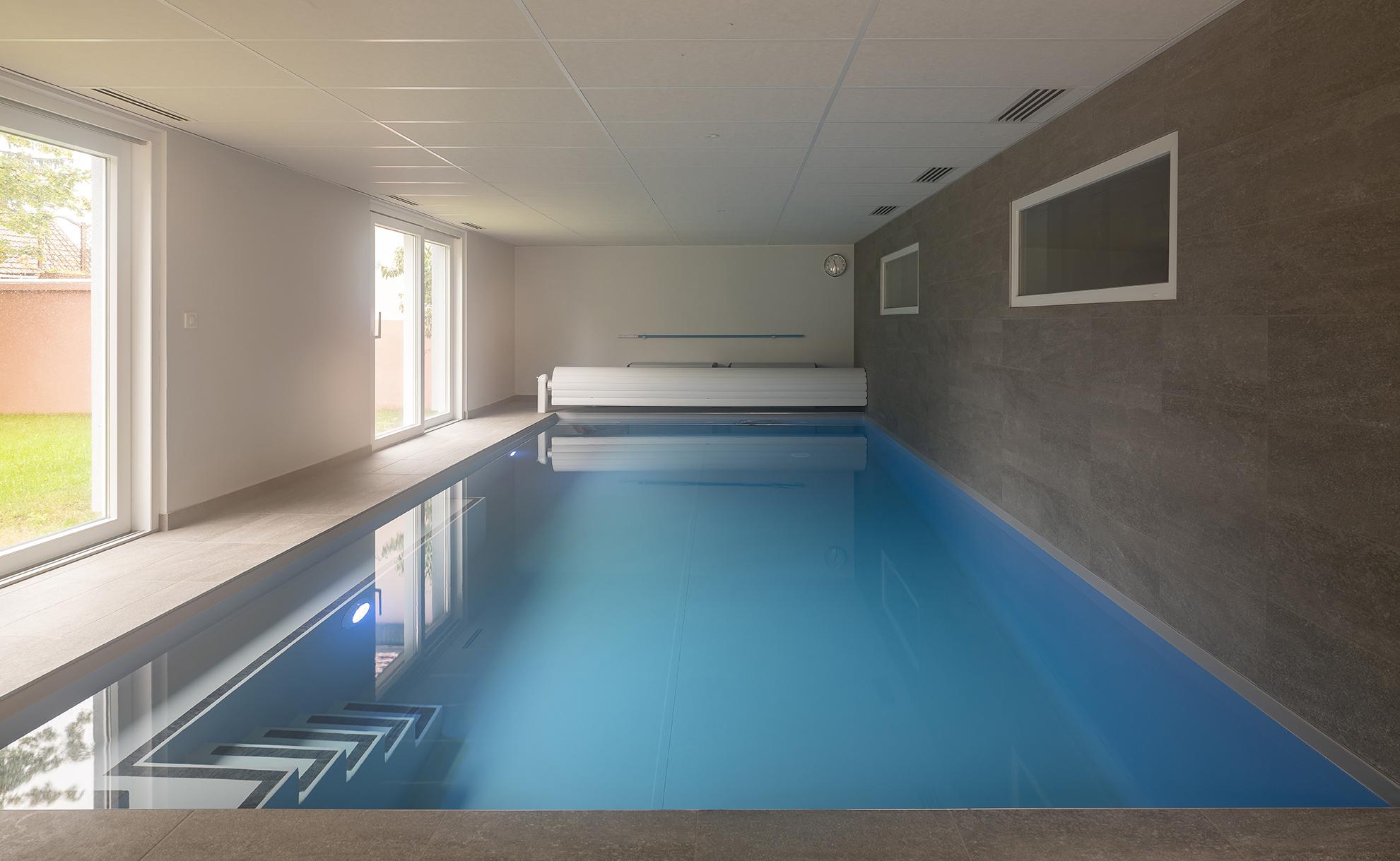 grande piscine intérieure